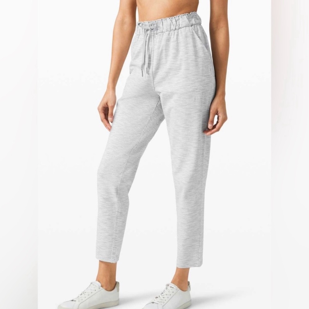 Lululemon Athletica Gray Keep Moving Pant Joggers Size 8!  EUC!  Like NEW!!